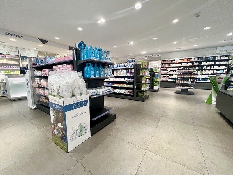 Pharmacie des Champs interieur (1)