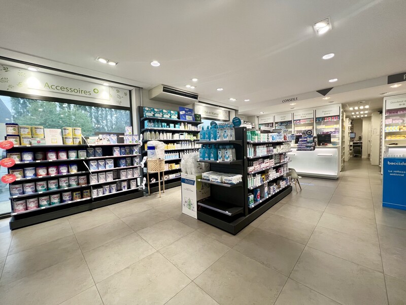 Pharmacie des Champs interieur (3)