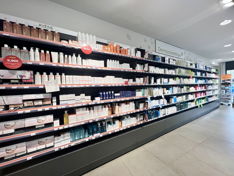 Pharmacie des Champs interieur (4)