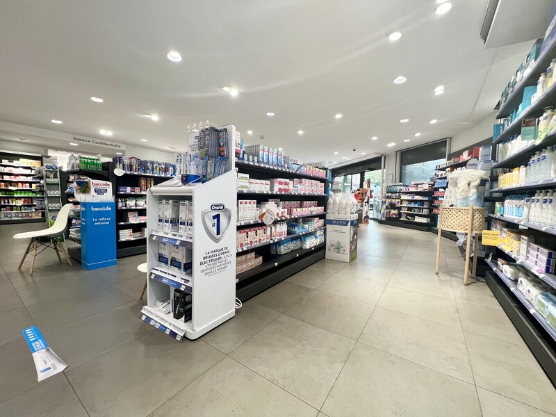 Pharmacie des Champs interieur (5)