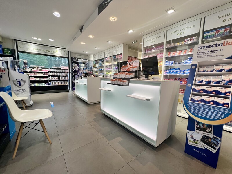 Pharmacie des Champs interieur (7)